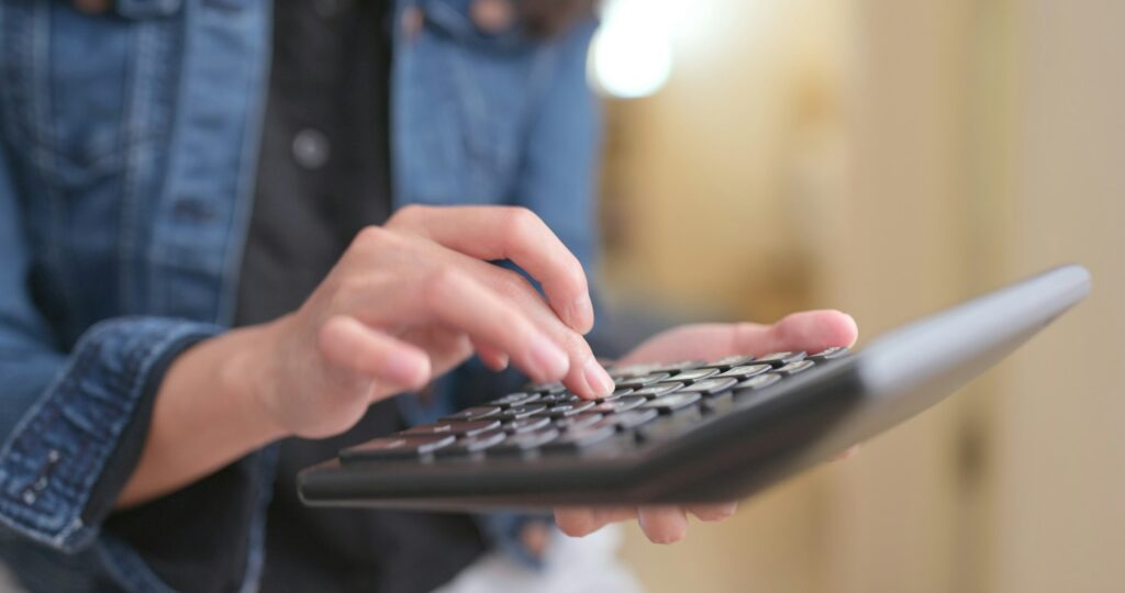 Woman use of calculator