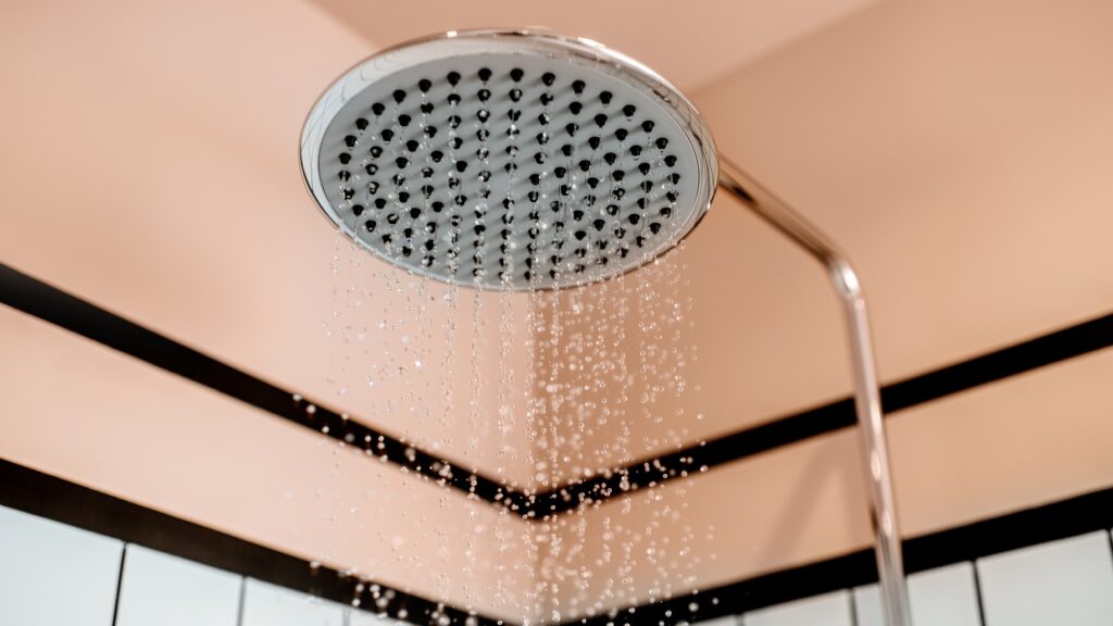 Shower with falling drops