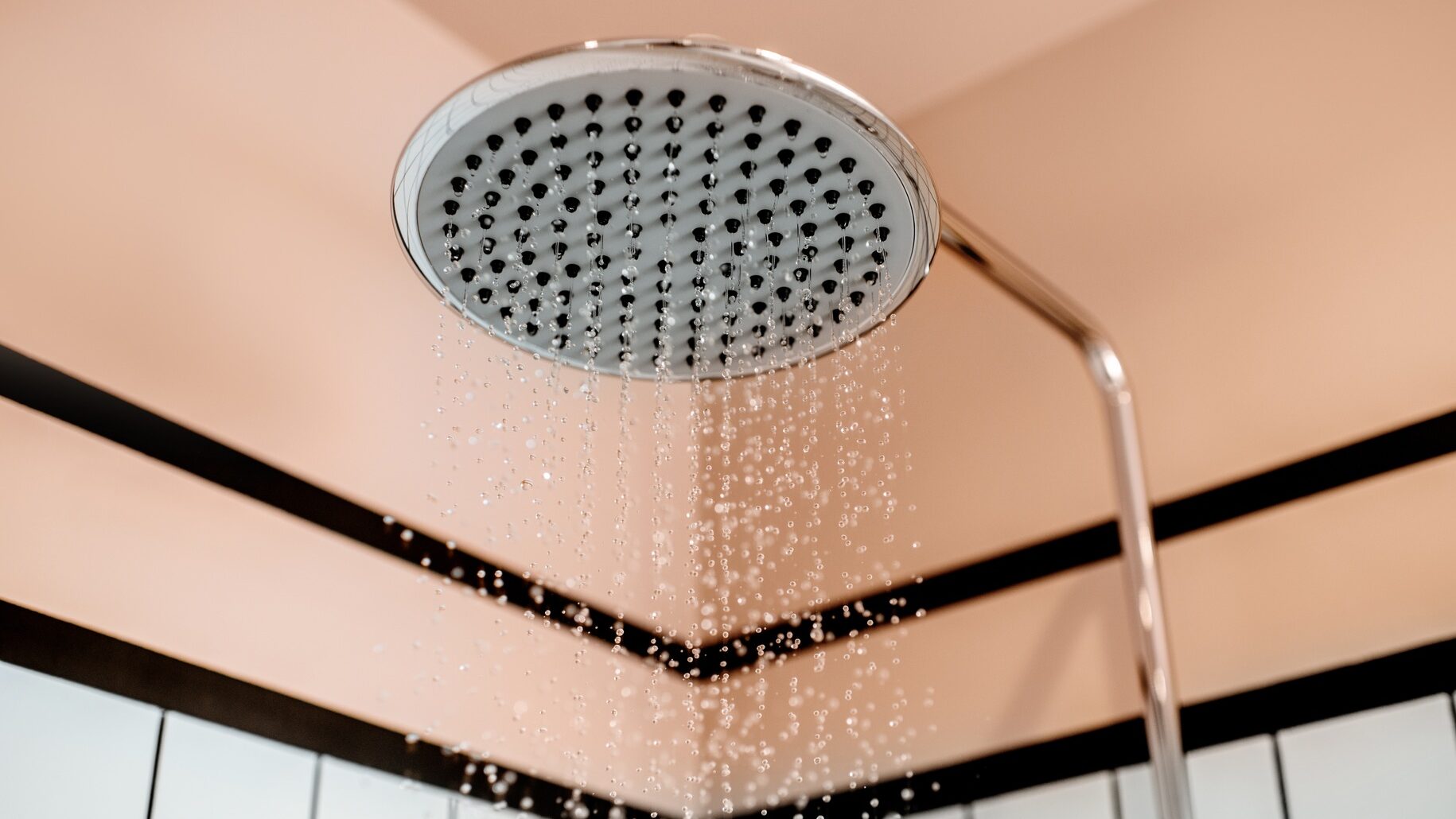 Shower with falling drops